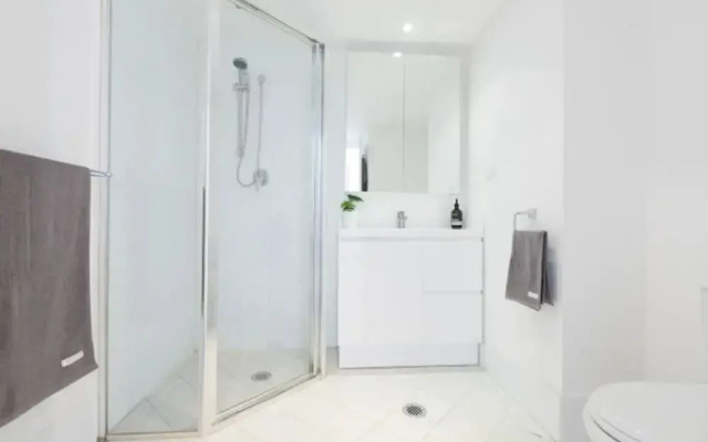 Deluxe Apartment with City Central View
