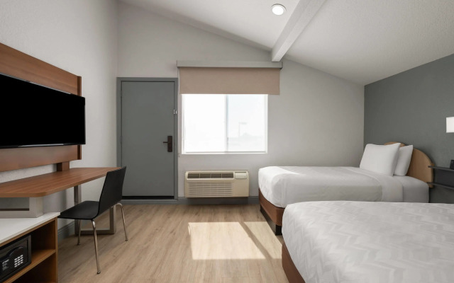 Super 8 by Wyndham Fort Bragg