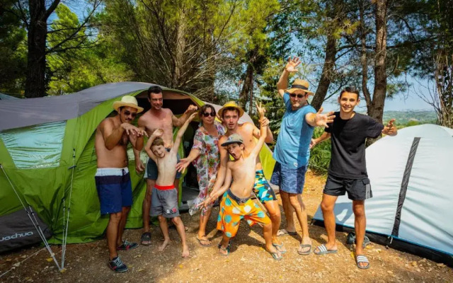 Camping La Peiriere