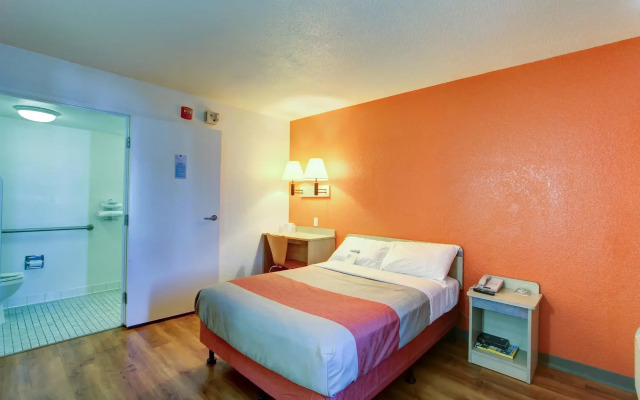 Motel 6 La Mesa, CA - San Diego