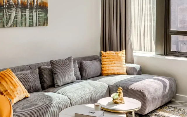Upscale Urban Haven at City Suite 906
