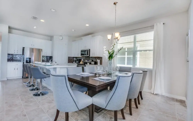 1791 Sawyer Palm Place