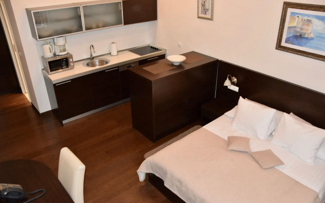 Celenga Apartments with free offsite parking