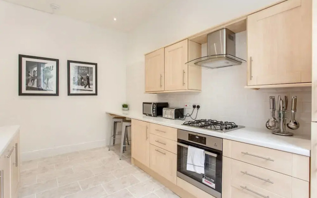 Perfect City Centre Location 50M From Princes St