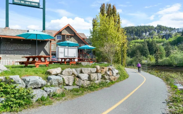 Squamish Adventure Inn & Hostel