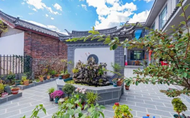 Meet the Snow Mountain View Naxi Courtyard Beauty Stay (Baisha Ancient Town Store) – Outside – Lijiang