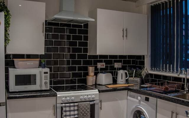 BV Comfy Spacious 3 Bedroom House At Tatton Street Manchester