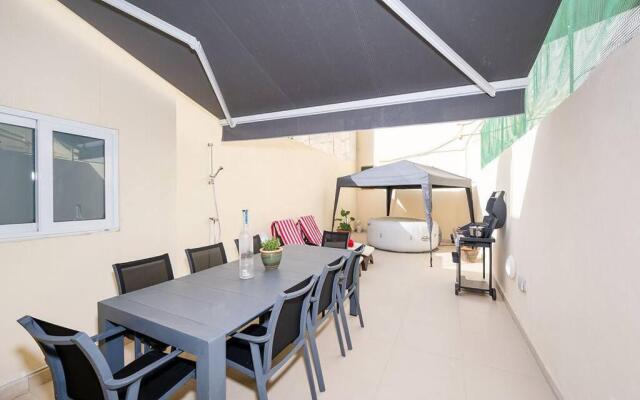Traditional 3 bedroom home with hot tub (NEW)