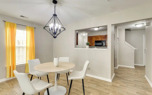 Charming North Charleston Townhome - Pets Welcome!