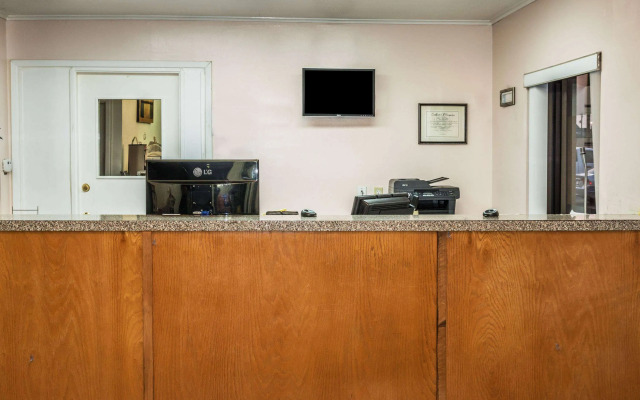 Super 8 by Wyndham San Marcos