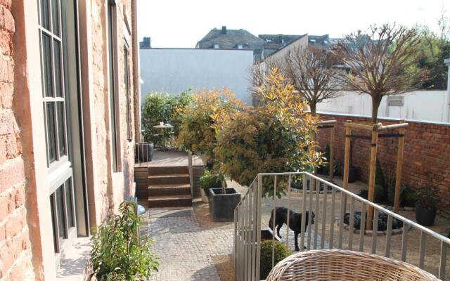 Junior Suite The Backyard TBY 01