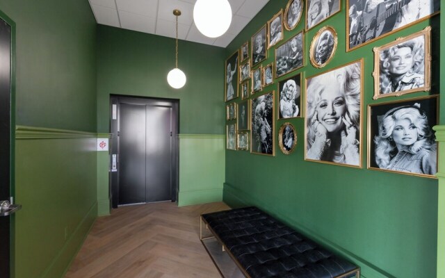 Gemstone at the Jolene