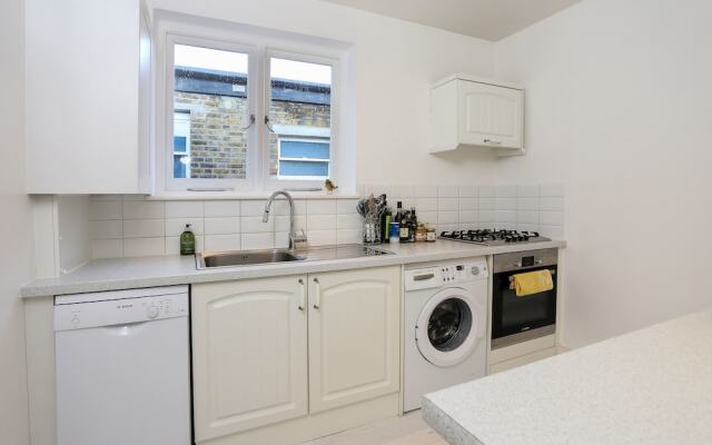 2 Bedroom Flat in Kensal Green