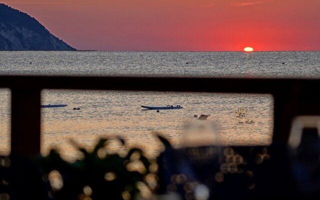 Apartment "ulivo" With Pool and Private Beach