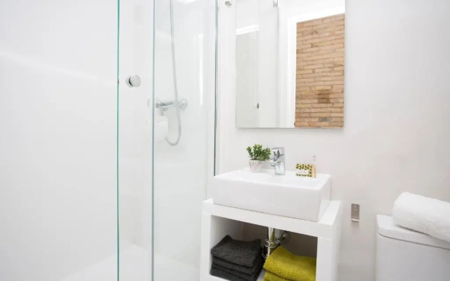 Singularstays Roger De Flor