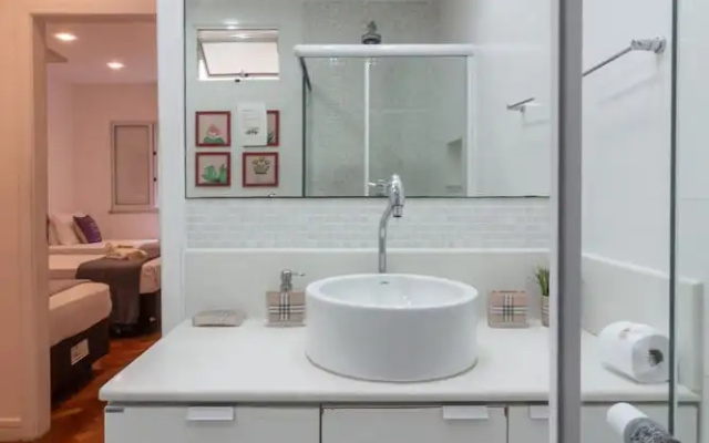 10-min Walk to Copacabana Beach Stc302