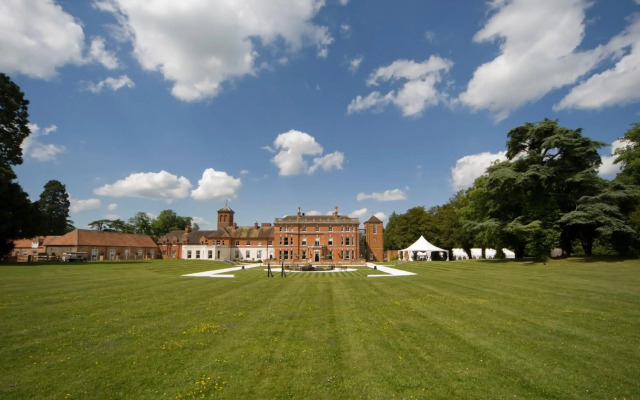 Oakley Hall Hotel