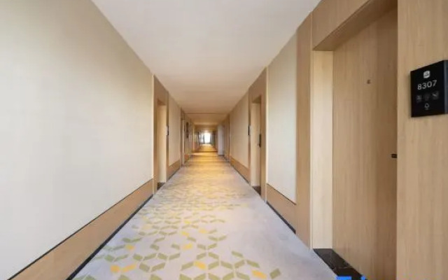 Pinrui Hotel (Yibin Lizhuang Ancient Town)