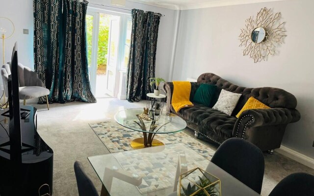 Lovely 2-bed House in Rochester