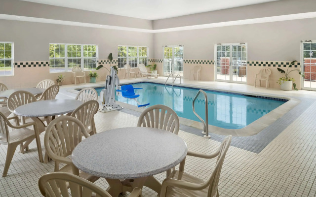 Country Inn & Suites by Radisson, Louisville South, KY