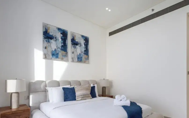 LUX  The Phantom Sky Pool Suite
