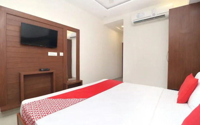 Oyo 18504 Hotel Safari