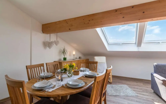 Eifel Lakeside Family Escape