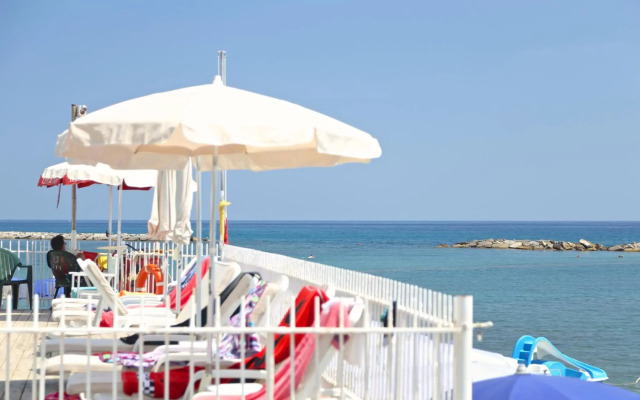 Mayola Hotel
