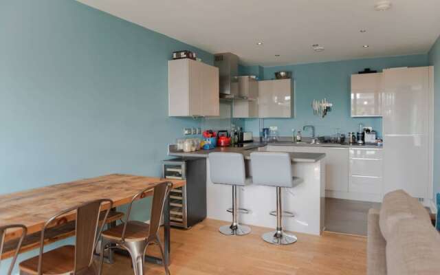 Beautiful 2 Bedroom Flat Overlooking Regents Canal