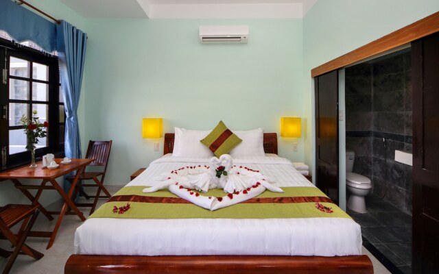 Hoi An Sea Sunset Villa & Bar