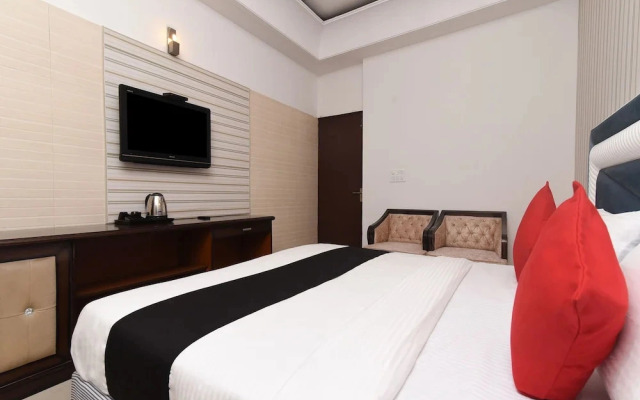 Capital O 16676 Noida City Center