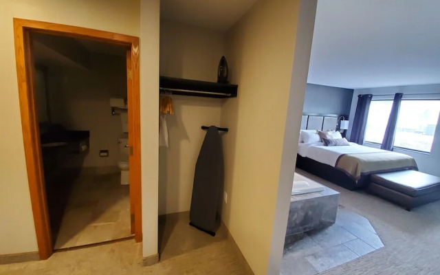 Express Suites Riverport Inn & Suites