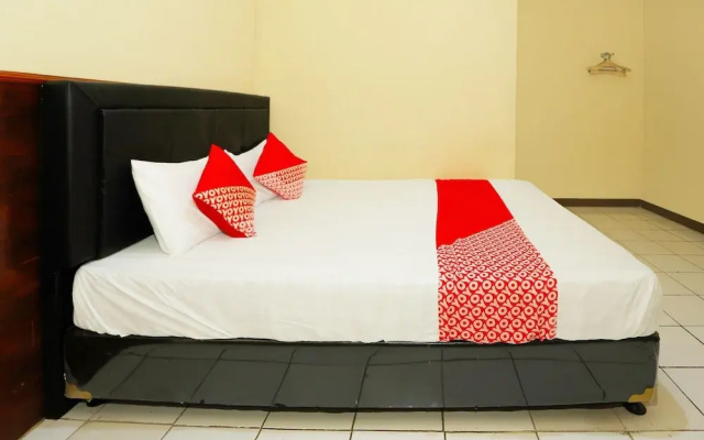 OYO 93136 Hotel Santo Djaya 2