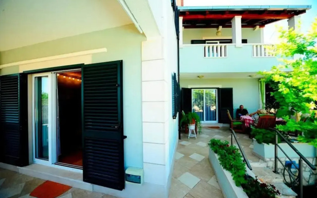 Villa With Garden and Pool, Supetar, Island Brac