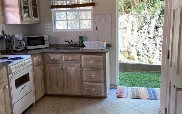 Inviting 2-bed Apartment West Coast Private