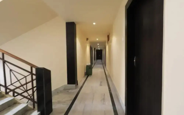 Oyo 23403 Hotel Rashmi