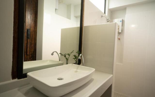 Croissant hotel and cafe