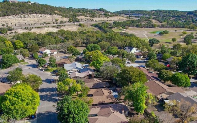 Kerrville Hidden Gem With Firepit and Grill - Great Location