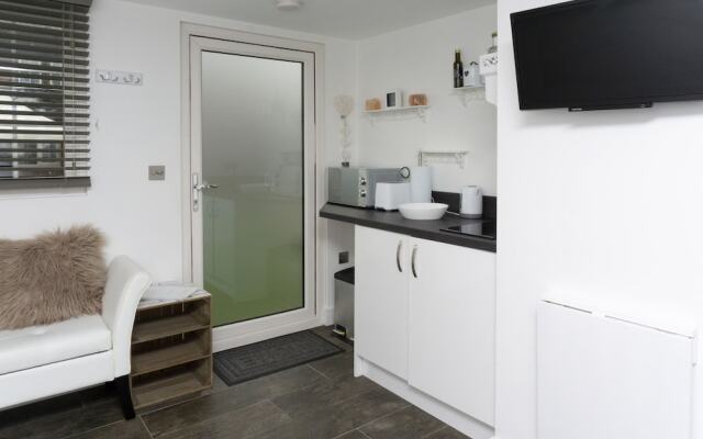 Beautiful 2 Bed Studio