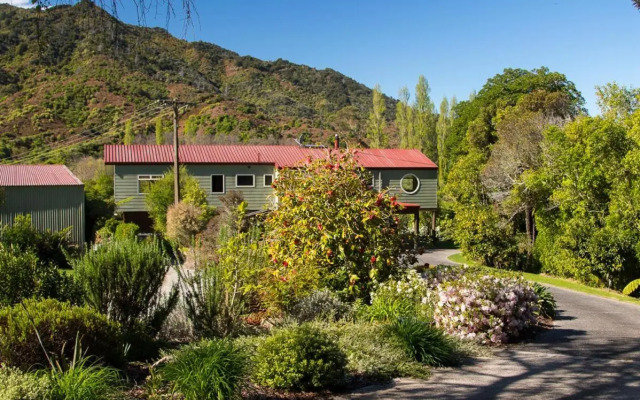 Tasman Hideaway - Marahau Holiday Home