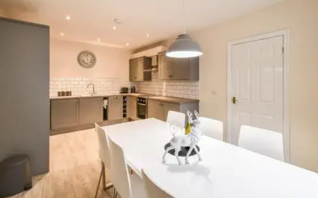 2 Ascot Mews - The Den York