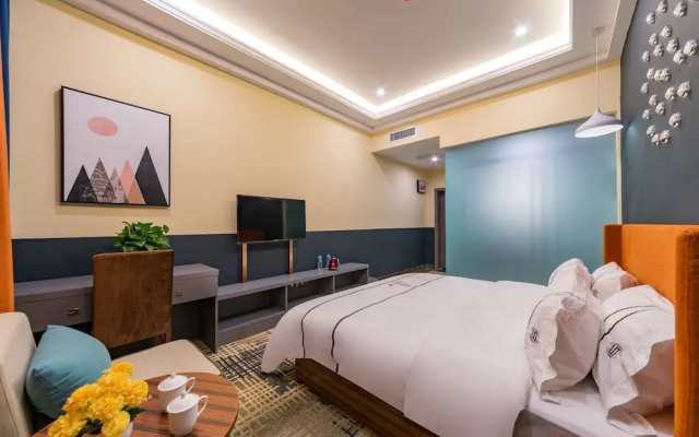 Love Home Theme Hotel Kunming Airport