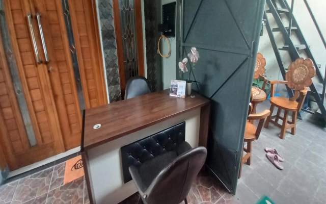 Hotel O 94911 Syariah Anggrek Guest House