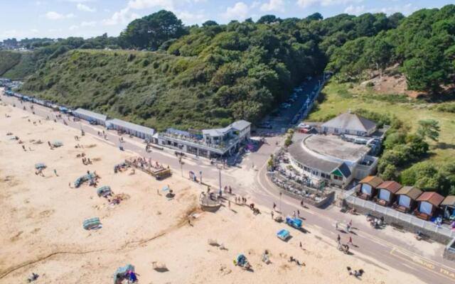 Holiday Maisonette, 13 mins walk to Beach,Sleeps 4