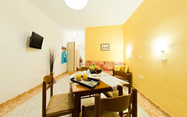 Remezzo Apartments & Studios
