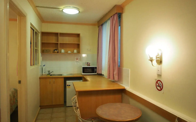 Edgecliff Lodge Motel