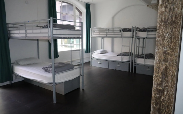 Nomads Sydney - Hostel