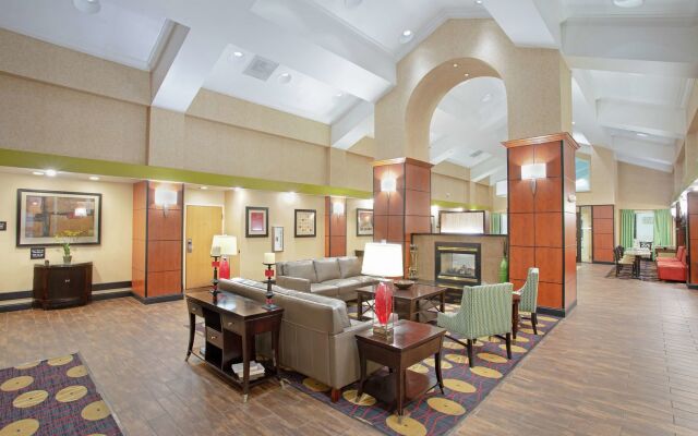 Hampton Inn & Suites Kansas City-Merriam