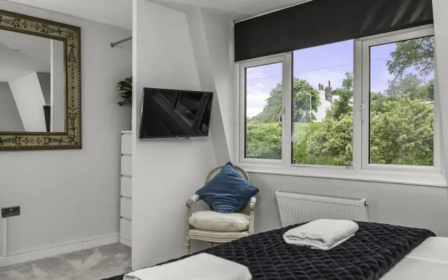 Sunset Townhouse With Free Parking