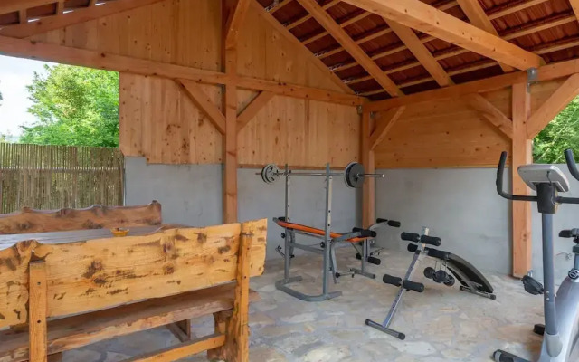 Sunny Escape Holiday Home Dicmo With Pool and Gym